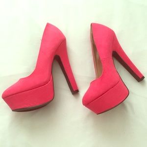 ✨New Barbie Style Fuchsia Platform Pumps✨