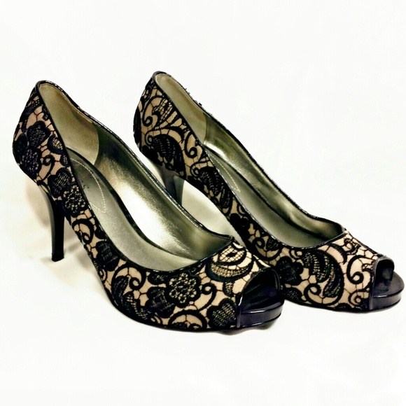 Sexy Lace Heels - Picture 4 of 4