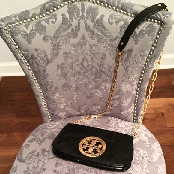 Tory Burch Logo Clutch - Picture 2 of 4