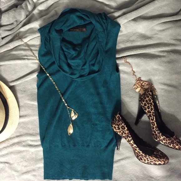 Sleeveless cowl neck top