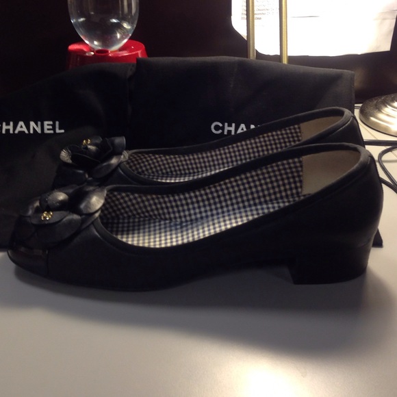 $OLD Chanel Shoes. SOLD - Picture 2 of 4