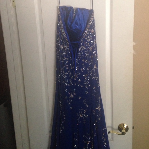 Formal Dress - Picture 2 of 4