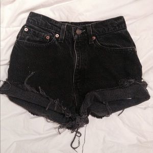 🌺 SOLD 🌺 Vintage Levi Distressed Shorts