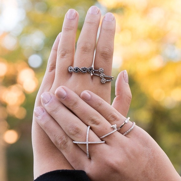 Criss-Cross Ring