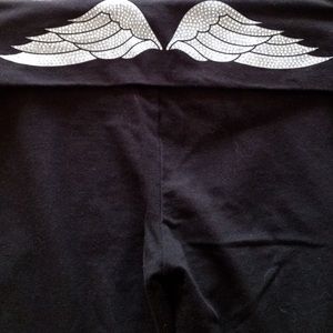 VICTORIAS SECRET CROPPED YOGA PANTS!