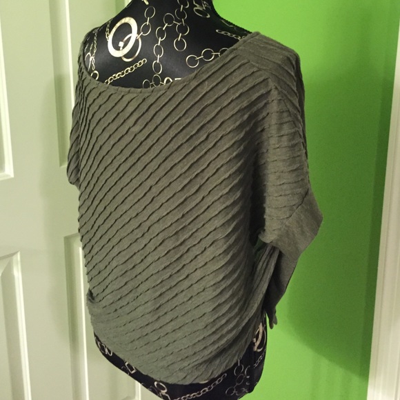 Wet Seal crop top (green) - Picture 3 of 4