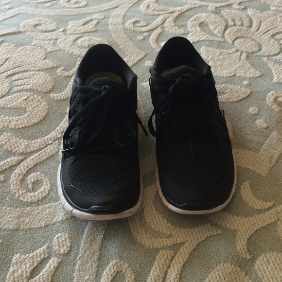 Nike free run shoes NO TRADE - Picture 2 of 4