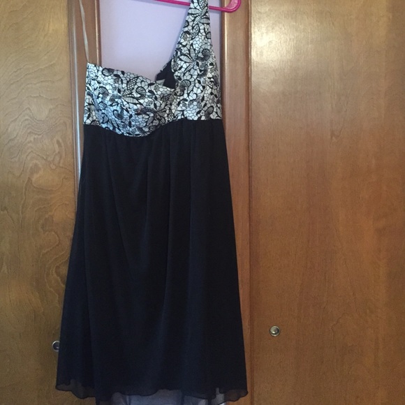 One shoulder dress Nwt SZ 7