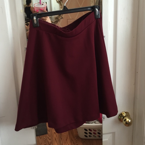 Old Navy maroon skater skirt .