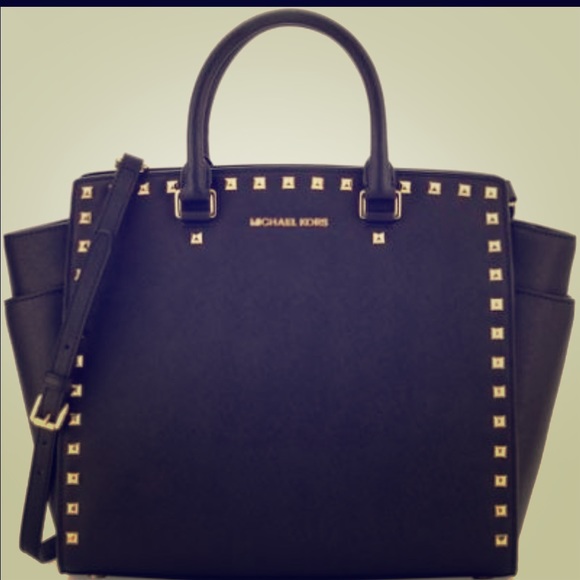 Like new Michael Kors Selma Large Satchel