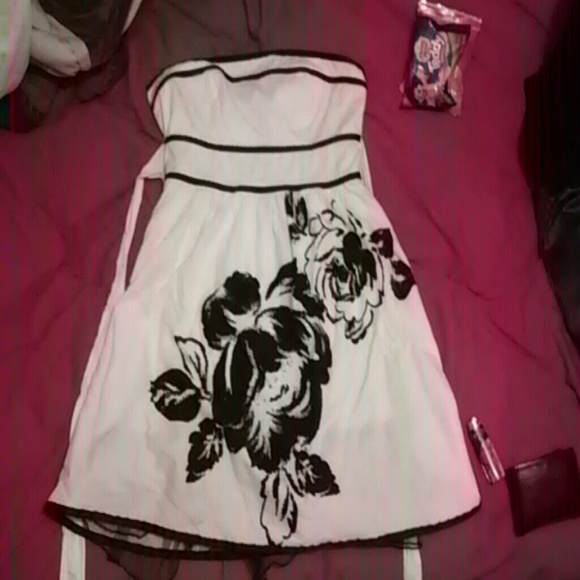 Black and White Short Rose dress