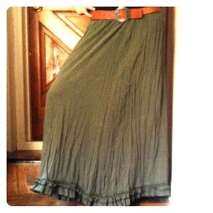 Maxi skirt in army green.