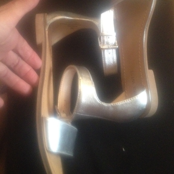 Nine West flat silver sandals I'm open to offers