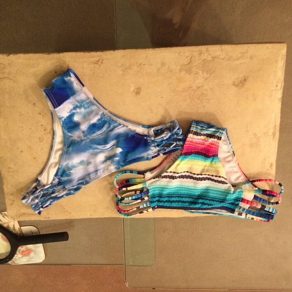 BIKINI SALE! BOGO 10 % off ➡️➡️➡️ - Picture 2 of 3