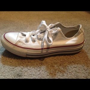 Like brand new white converse (chucks) ☺️