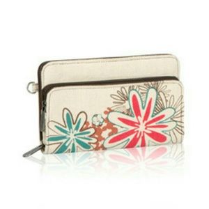 Thirty-one Free To Be Soft Wallet
