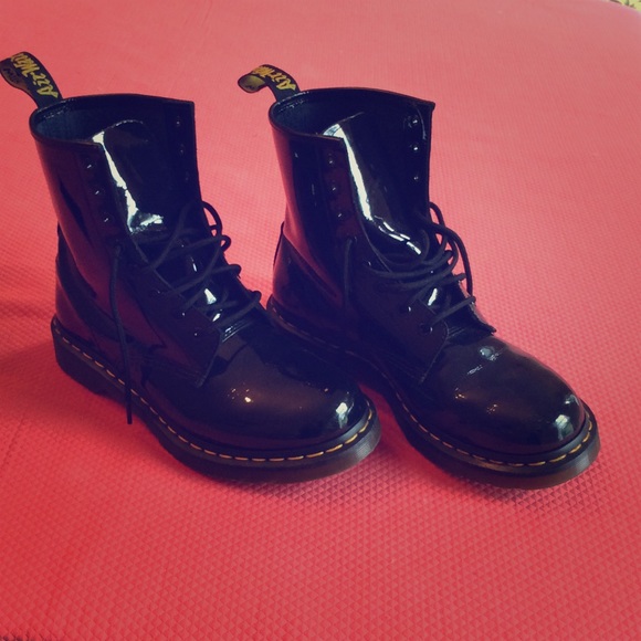 womens black patent leather doc martens