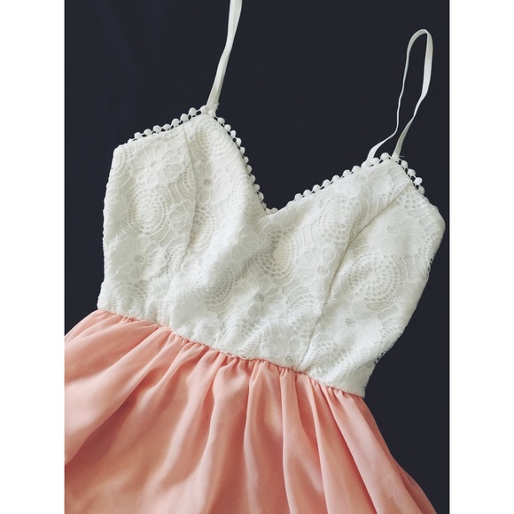 ❌SOLD❌ Summer white / coral spaghetti straps dress - Picture 2 of 3