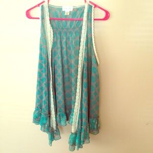 Sleeveless kimono with lace trim