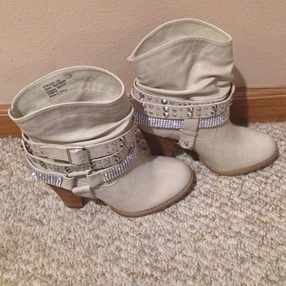 Not Rated  Shoes - NWOT NOT RATED size 7.5 Tan Boots