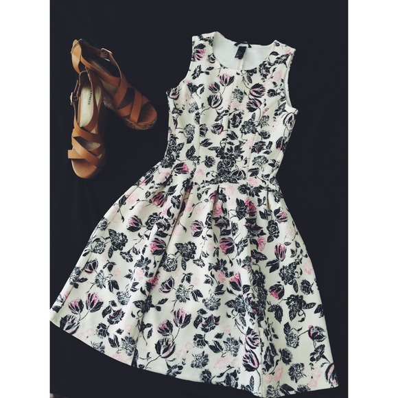❌SOLD❌ Classy Black/pink/white floral dress