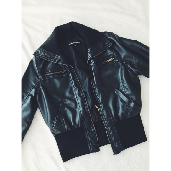 ❌SOLD❌ Black leather jacket