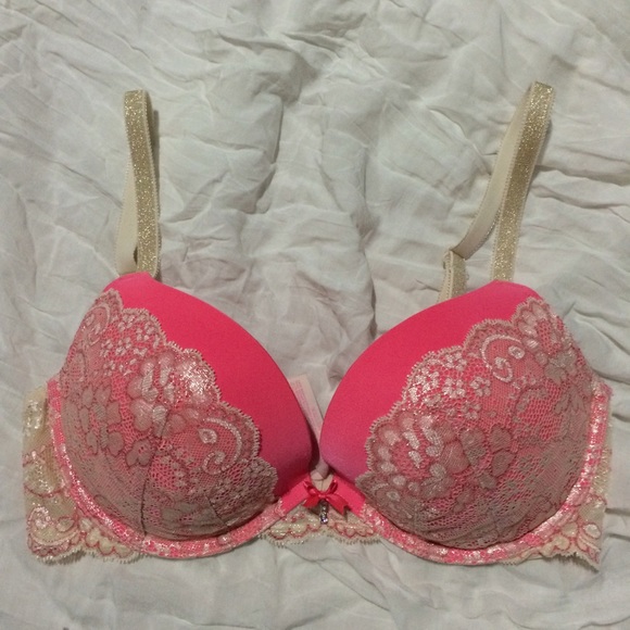 Victoria's Secret push up bra. - Picture 1 of 2