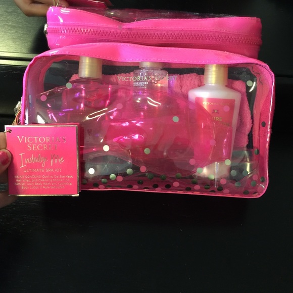 Victoria's Secret "pure seduction" spa kit
