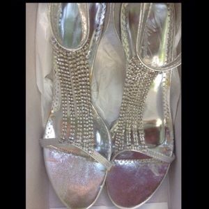 NEW Davids bridal heels