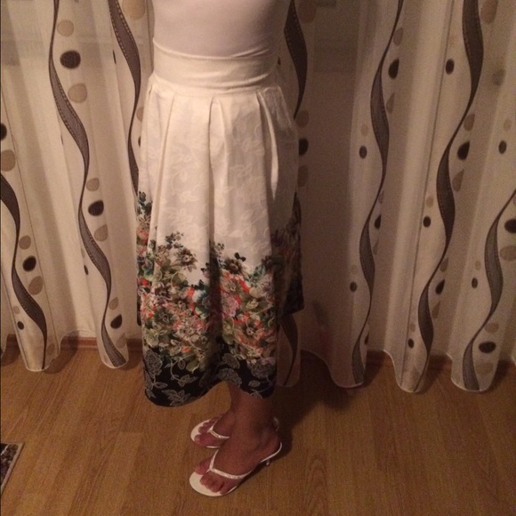 Amazing skirt from Europe one of a kind - Picture 2 of 4