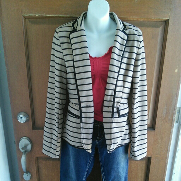💐HP 10/9, 7/26🎉 Mocha Striped Blazer - Picture 2 of 4