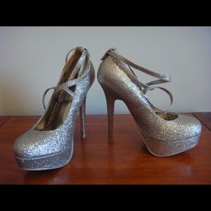 Gold Forever 21 Pumps