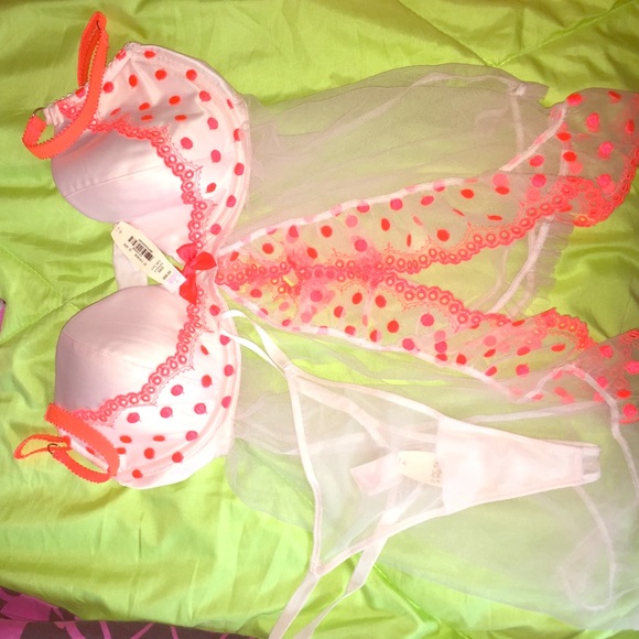 Victoria secret set panties included