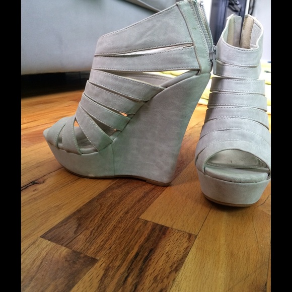 Beautiful Grey wedges looking for a new home!!! ❤