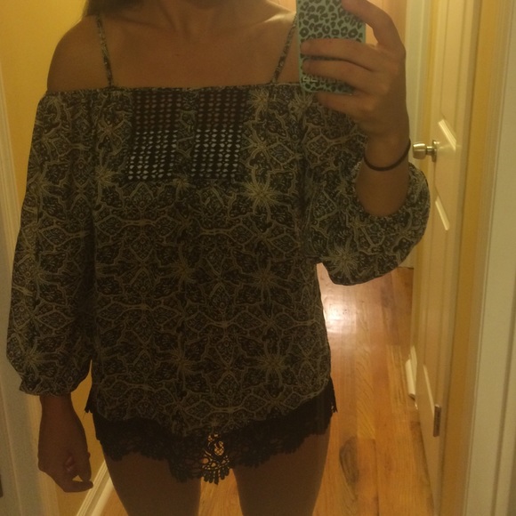 cute medium rue 21 shirt never worn before