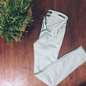 BDG Mid Rise Twig Ankle Skinny Pant in Mint sz 27