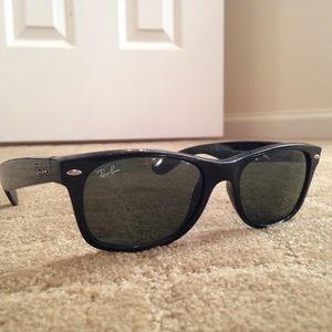 Original Wayfarer Classic Ray-Ban sunglasses