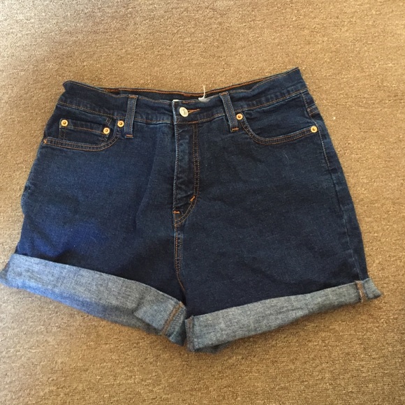Levi high waisted shorts