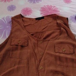 ✖️SOLD✖️Sleeveless Brown Shirt