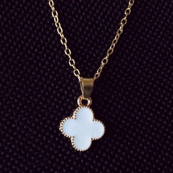 Sweet clover pendant chain necklace - Picture 1 of 1