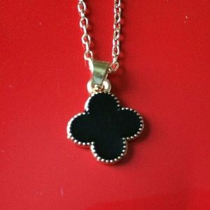 Sweet clover pendant chain necklace