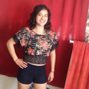 Cropped shirt with high shorts