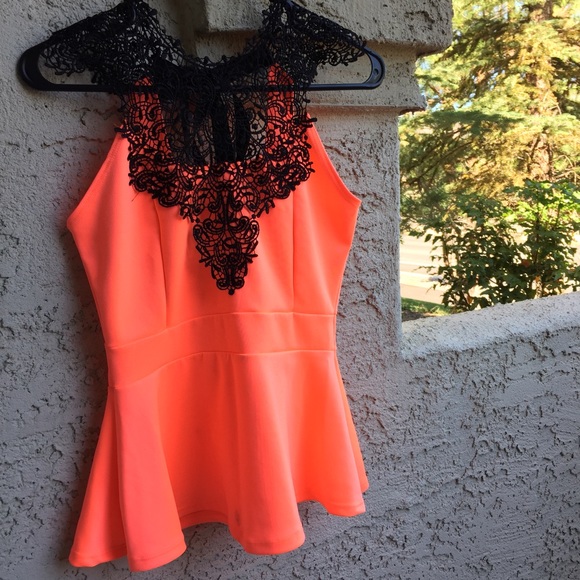 Tops - 🍁Coral shirt🍁