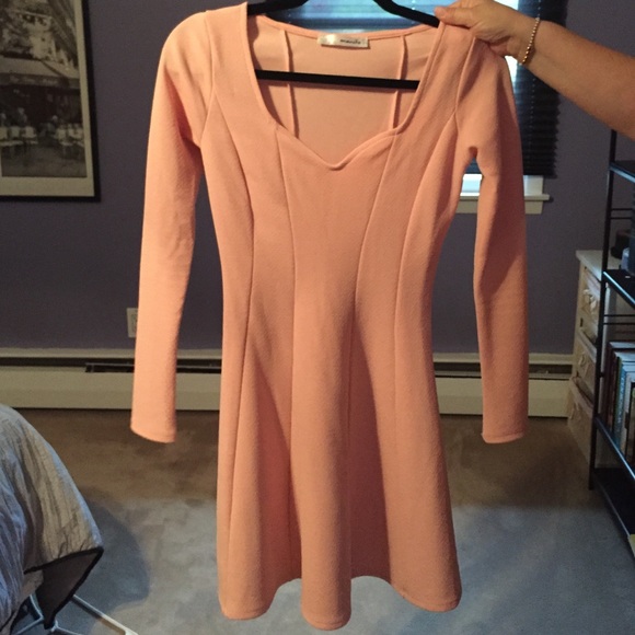 Flowy, long sleeved light pink dress- Small