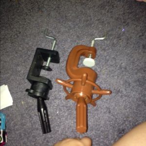 Cosmetology head holders