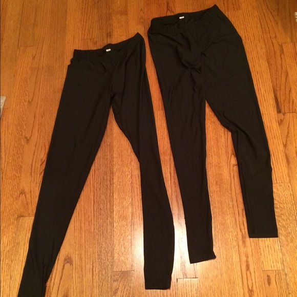 2 pairs of under armour leggings