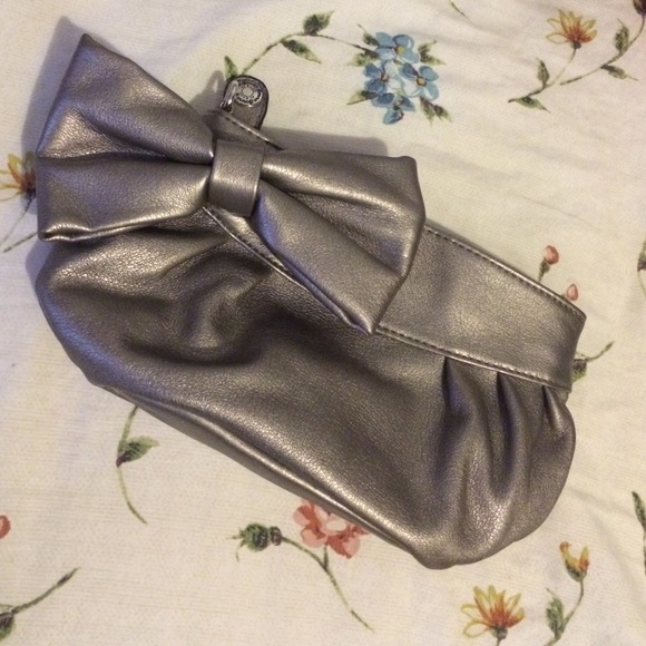 Bow Clutch