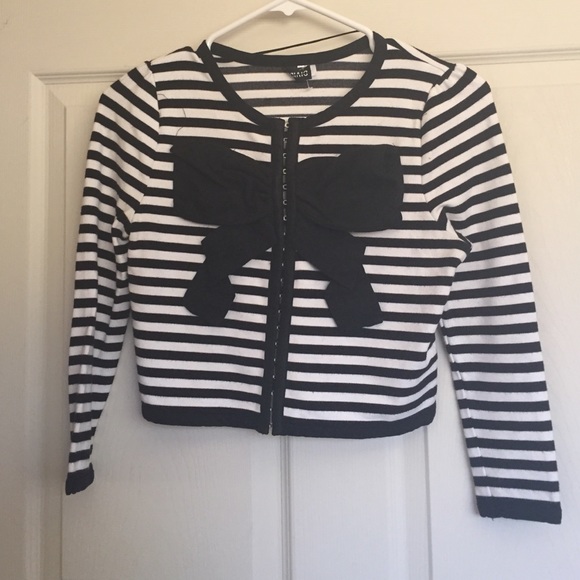 H&M crop top  sweater with bow