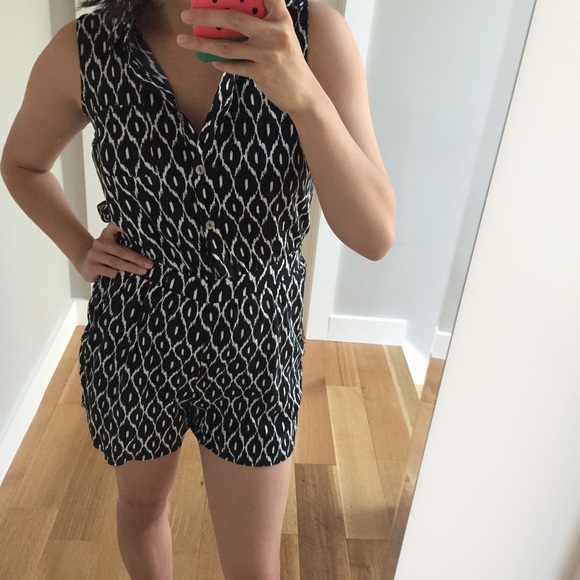 Dresses & Skirts - Black and white print romper