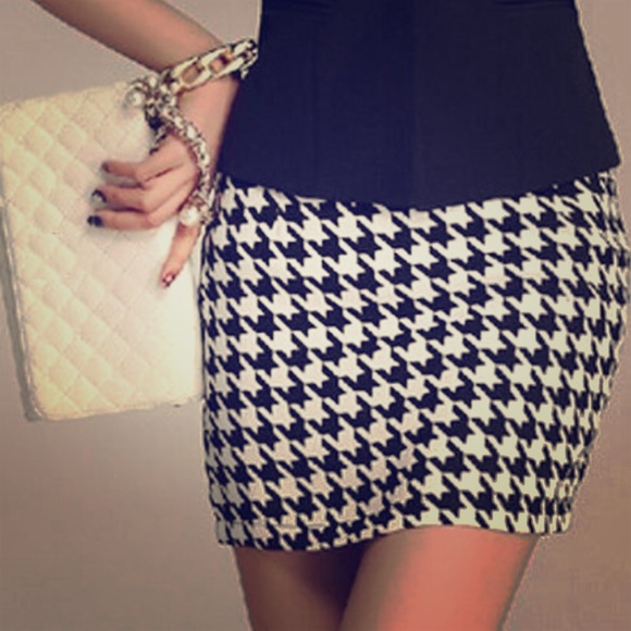 Express Dresses & Skirts - ✅✅LARGE PRINT HOUNDS TOOTH MINI